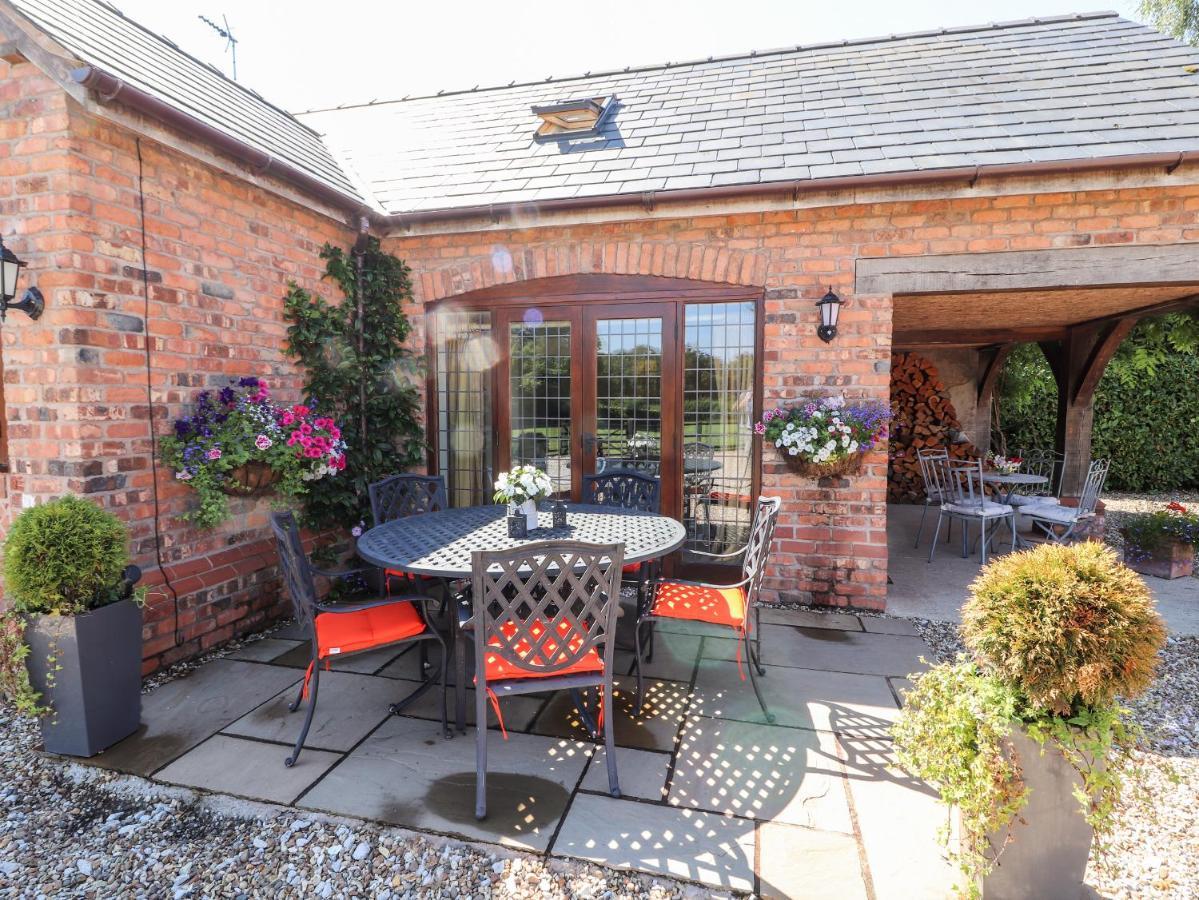 Honeysuckle Farmhouse Tarporley Exterior photo